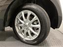 精悍なデザインのアルミホイール（社外品）を装備しています。足元を引き立てて、美しいボディラインを一層引き締めてくれています。