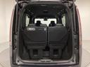 トランクの床は底が深く大きな収納スペースがあり、3列目シートはそこに収納できるようになっています。開口部も広く荷物の積み下ろしもしやすいお車となっております。