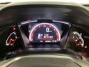 スピードメーターを大きく配した見やすいメーター部になっています。中央のインフォメーション画面でオドメーターや燃費などの情報を確認できます。