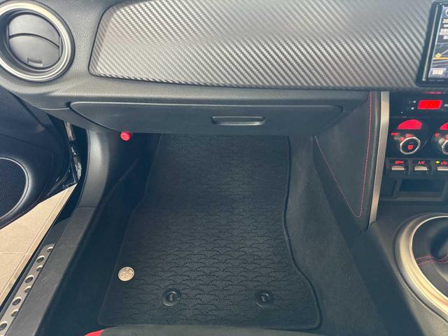 ＧＴ　後期型★ＡＴ車★パドルシフト★純正ナビ★Ｂｌｕｅｔｏｏｔｈ接続★バックモニター★純正ホイール★(34枚目)