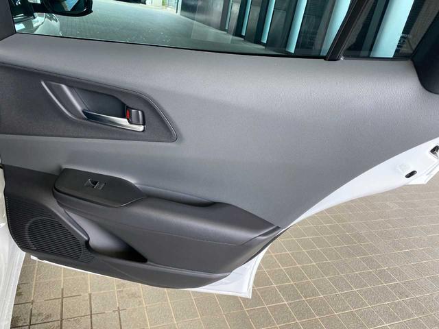 プリウス Ｚ　純正１２．３インチナビ・フルセグ・Ｂｌｕｅｔｏｏｔｈ・全周囲カメラ・禁煙車・ワンオーナー・ＥＴＣ・パワーシート・１５００Ｗ給電・電動リア・１９インチ（39枚目）