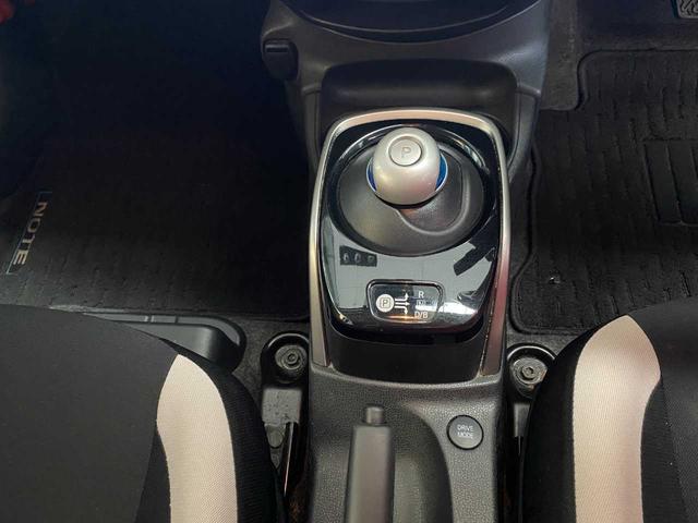 ノート ｅ－パワー　Ｘ　純正プロテクターエアロ・全周囲カメラ・純正ナビ（ＭＭ３１９Ｄ－Ｗ）・ＥＴＣ・禁煙車・ＵＳＢ・ＣＤ・ＤＶＤ・衝突被害軽減・クリアランスソナー・フロントフォグランプ（57枚目）
