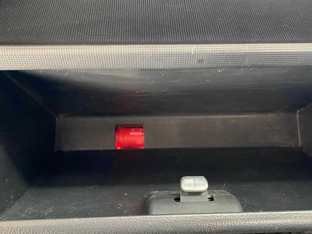 キャリイトラック ＫＣエアコン・パワステ　マニュアルエアコン・ラジオチューナー・パートタイム４ＷＤ・純正サンバイザー・パワーステアリング・荷台ラバーマット・三方開荷台ラバーマット・ハロゲンヘッドライト（22枚目）