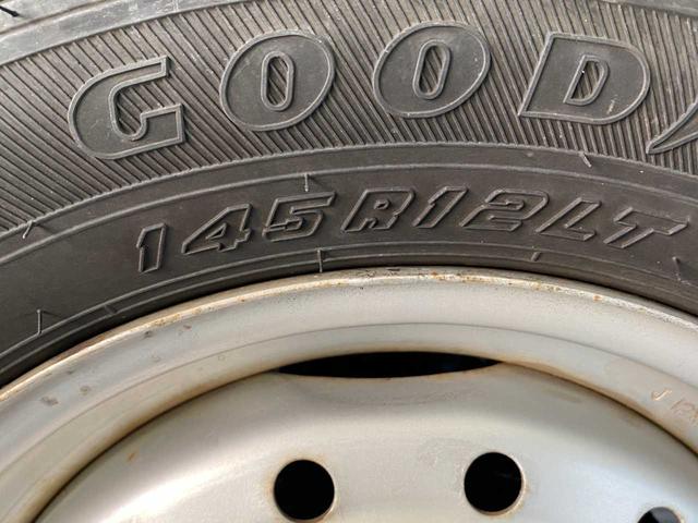 キャリイトラック ＫＣエアコン・パワステ　マニュアルエアコン・ラジオチューナー・パートタイム４ＷＤ・純正サンバイザー・パワーステアリング・荷台ラバーマット・三方開荷台ラバーマット・ハロゲンヘッドライト（40枚目）