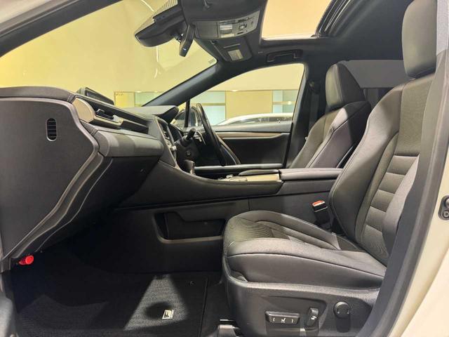 ＲＸ ＲＸ４５０ｈ　Ｆスポーツ　サンルーフ・前後ドラレコ・バックカメラ・黒革シート・純正１２．３インチナビ・ＥＴＣ２．０・Ｂｌｕｅｔｏｏｔｈ接続・アダプティブクルーズコントロール・電動リアゲート・スペアキー（18枚目）