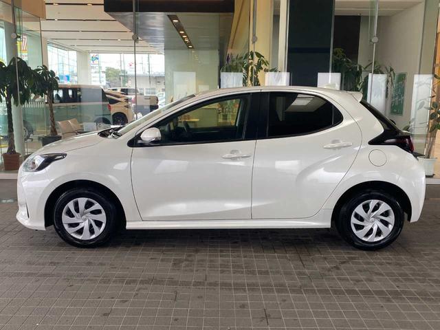 ヤリス Ｇ　純正８インチディスプレイオーディオ・全周囲カメラ・前方ドラレコ・ＥＴＣ・Ｂｌｕｅｔｏｏｔｈ接続・ＵＳＢ・トヨタセーフティセンス・スペアキー・オートライト・ブラインドスポットモニター（4枚目）