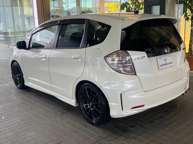 フィット ＲＳ　社外ナビ（ＡＶＮ７７０ＨＤｍｋＩＩ）・Ｂｌｕｅｔｏｏｔｈ・ＤＴＶ・ＥＴＣ・ＵＳＢ・フロントフォグランプ・オートライト・ＨＩＤヘッドライト・スマートキー・盗難防止装置・衝突安全ボディ（7枚目）