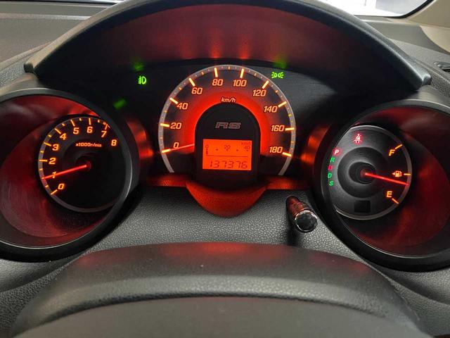 フィット ＲＳ　社外ナビ（ＡＶＮ７７０ＨＤｍｋＩＩ）・Ｂｌｕｅｔｏｏｔｈ・ＤＴＶ・ＥＴＣ・ＵＳＢ・フロントフォグランプ・オートライト・ＨＩＤヘッドライト・スマートキー・盗難防止装置・衝突安全ボディ（13枚目）