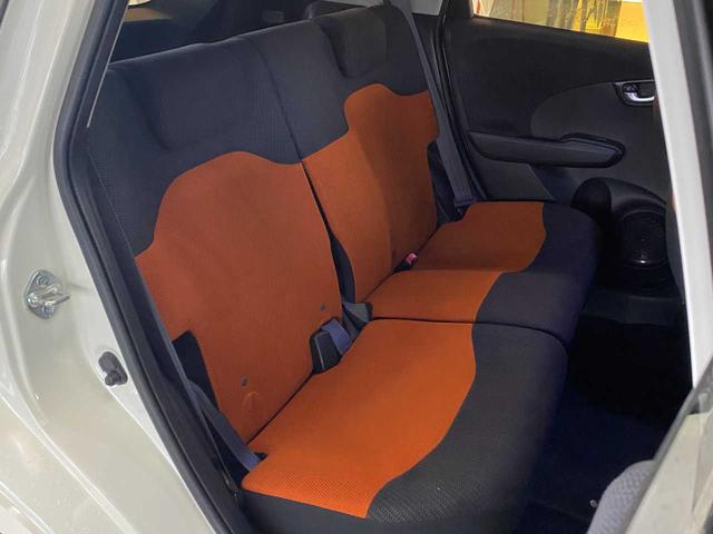 フィット ＲＳ　社外ナビ（ＡＶＮ７７０ＨＤｍｋＩＩ）・Ｂｌｕｅｔｏｏｔｈ・ＤＴＶ・ＥＴＣ・ＵＳＢ・フロントフォグランプ・オートライト・ＨＩＤヘッドライト・スマートキー・盗難防止装置・衝突安全ボディ（29枚目）