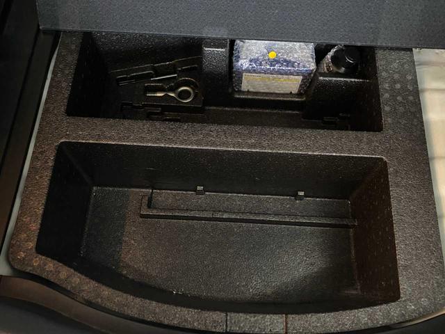 フィット ＲＳ　社外ナビ（ＡＶＮ７７０ＨＤｍｋＩＩ）・Ｂｌｕｅｔｏｏｔｈ・ＤＴＶ・ＥＴＣ・ＵＳＢ・フロントフォグランプ・オートライト・ＨＩＤヘッドライト・スマートキー・盗難防止装置・衝突安全ボディ（31枚目）