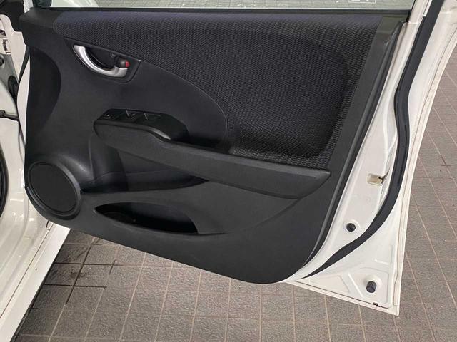 フィット ＲＳ　社外ナビ（ＡＶＮ７７０ＨＤｍｋＩＩ）・Ｂｌｕｅｔｏｏｔｈ・ＤＴＶ・ＥＴＣ・ＵＳＢ・フロントフォグランプ・オートライト・ＨＩＤヘッドライト・スマートキー・盗難防止装置・衝突安全ボディ（51枚目）