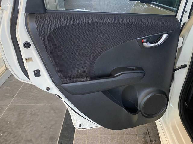 フィット ＲＳ　社外ナビ（ＡＶＮ７７０ＨＤｍｋＩＩ）・Ｂｌｕｅｔｏｏｔｈ・ＤＴＶ・ＥＴＣ・ＵＳＢ・フロントフォグランプ・オートライト・ＨＩＤヘッドライト・スマートキー・盗難防止装置・衝突安全ボディ（53枚目）