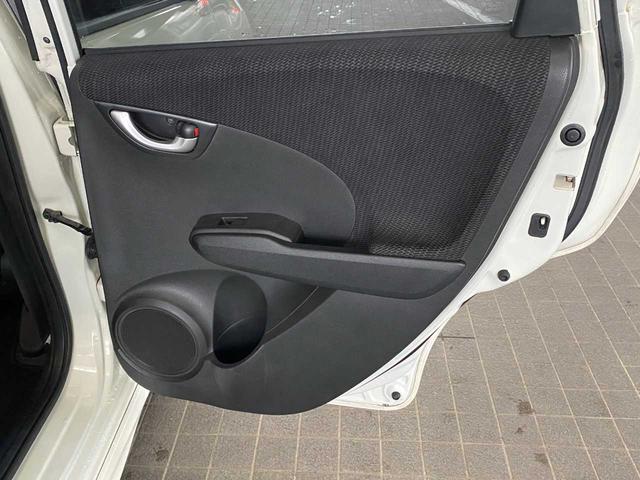 フィット ＲＳ　社外ナビ（ＡＶＮ７７０ＨＤｍｋＩＩ）・Ｂｌｕｅｔｏｏｔｈ・ＤＴＶ・ＥＴＣ・ＵＳＢ・フロントフォグランプ・オートライト・ＨＩＤヘッドライト・スマートキー・盗難防止装置・衝突安全ボディ（54枚目）