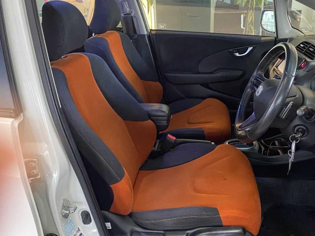 フィット ＲＳ　社外ナビ（ＡＶＮ７７０ＨＤｍｋＩＩ）・Ｂｌｕｅｔｏｏｔｈ・ＤＴＶ・ＥＴＣ・ＵＳＢ・フロントフォグランプ・オートライト・ＨＩＤヘッドライト・スマートキー・盗難防止装置・衝突安全ボディ（57枚目）