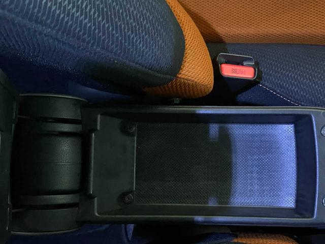 フィット ＲＳ　社外ナビ（ＡＶＮ７７０ＨＤｍｋＩＩ）・Ｂｌｕｅｔｏｏｔｈ・ＤＴＶ・ＥＴＣ・ＵＳＢ・フロントフォグランプ・オートライト・ＨＩＤヘッドライト・スマートキー・盗難防止装置・衝突安全ボディ（58枚目）