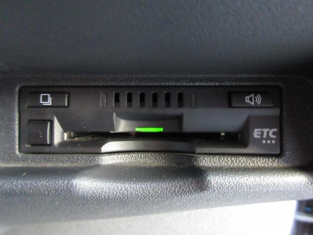 ハイエースバン スーパーGL ダークプライム 1オーナー 4WD 寒冷地仕様 社外ナビ Bカメラ 両側パワースライド モデリスタエアロ 社外エアロ 純正ルーフスポイラー ETC H20ホワイトレター LEDヘッドライト 前側フォグ AC100V(6枚目)