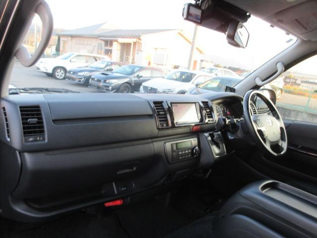 ハイエースバン スーパーGL ダークプライム 1オーナー 4WD 寒冷地仕様 社外ナビ Bカメラ 両側パワースライド モデリスタエアロ 社外エアロ 純正ルーフスポイラー ETC H20ホワイトレター LEDヘッドライト 前側フォグ AC100V(21枚目)