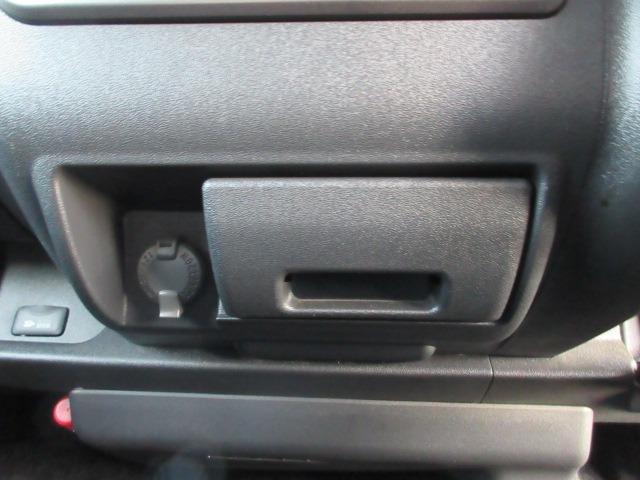 ハイエースバン スーパーGL ダークプライム 1オーナー 4WD 寒冷地仕様 社外ナビ Bカメラ 両側パワースライド モデリスタエアロ 社外エアロ 純正ルーフスポイラー ETC H20ホワイトレター LEDヘッドライト 前側フォグ AC100V(29枚目)