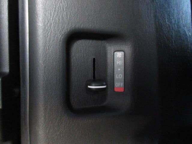 ハイエースバン スーパーGL ダークプライム 1オーナー 4WD 寒冷地仕様 社外ナビ Bカメラ 両側パワースライド モデリスタエアロ 社外エアロ 純正ルーフスポイラー ETC H20ホワイトレター LEDヘッドライト 前側フォグ AC100V(38枚目)