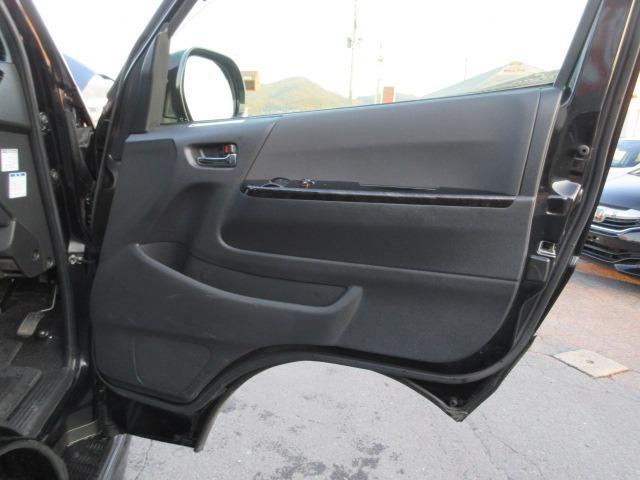 ハイエースバン スーパーGL ダークプライム 1オーナー 4WD 寒冷地仕様 社外ナビ Bカメラ 両側パワースライド モデリスタエアロ 社外エアロ 純正ルーフスポイラー ETC H20ホワイトレター LEDヘッドライト 前側フォグ AC100V(52枚目)