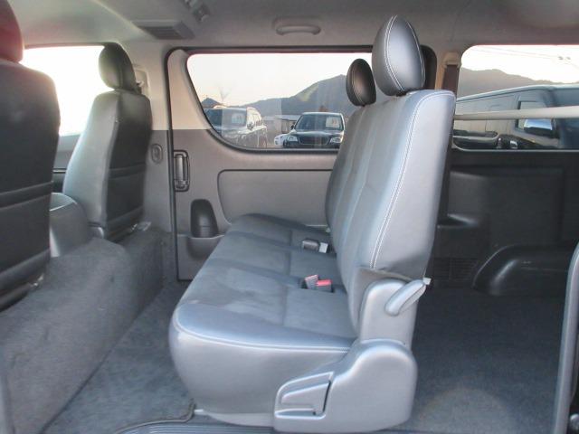 ハイエースバン スーパーGL ダークプライム 1オーナー 4WD 寒冷地仕様 社外ナビ Bカメラ 両側パワースライド モデリスタエアロ 社外エアロ 純正ルーフスポイラー ETC H20ホワイトレター LEDヘッドライト 前側フォグ AC100V(60枚目)