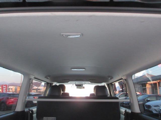 ハイエースバン スーパーGL ダークプライム 1オーナー 4WD 寒冷地仕様 社外ナビ Bカメラ 両側パワースライド モデリスタエアロ 社外エアロ 純正ルーフスポイラー ETC H20ホワイトレター LEDヘッドライト 前側フォグ AC100V(64枚目)