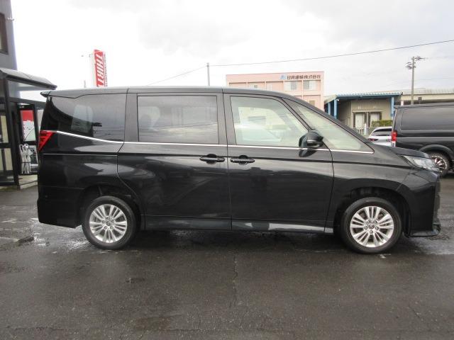 ノア ハイブリッドＳ－Ｚ　４ＷＤ　トヨタセーフティセンス　１０．５インチ大型ナビ　バックカメラ　両側パワースライド　前側シートヒーター　ＥＴＣ　レーダークルーズ　オートハイビーム　ＬＥＤヘッドライト　前側フォグ　Ｗエアコン（11枚目）