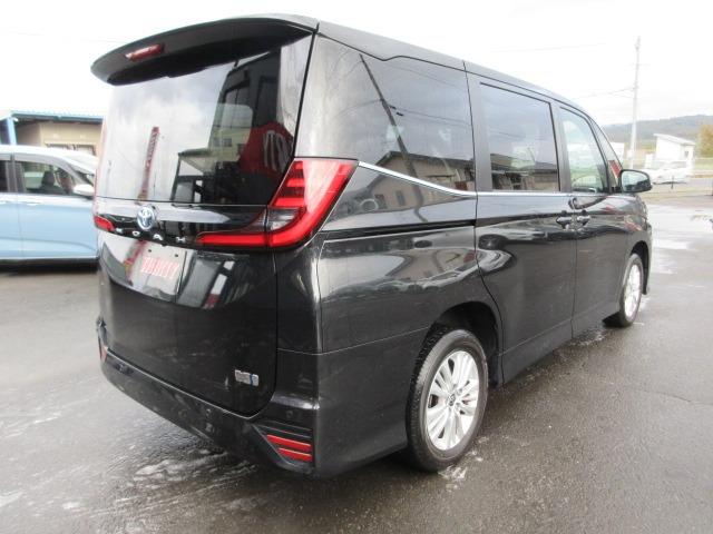 ノア ハイブリッドＳ－Ｚ　４ＷＤ　トヨタセーフティセンス　１０．５インチ大型ナビ　バックカメラ　両側パワースライド　前側シートヒーター　ＥＴＣ　レーダークルーズ　オートハイビーム　ＬＥＤヘッドライト　前側フォグ　Ｗエアコン（13枚目）