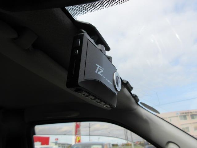 ハイエースバン ロングＤＸ　１オーナー　４ＷＤ　トヨタセーフティセンス　禁煙　純正ＳＤナビ　バックカメラ　前側ドラレコ　オートハイビーム　ＥＴＣ　純正セパレートカーテン　Ｄターボ　ドアバイザー　スマートキー　Ｂｌｕｅｔｏｏｔｈ（5枚目）