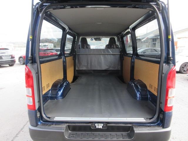 ハイエースバン ロングＤＸ　１オーナー　４ＷＤ　トヨタセーフティセンス　禁煙　純正ＳＤナビ　バックカメラ　前側ドラレコ　オートハイビーム　ＥＴＣ　純正セパレートカーテン　Ｄターボ　ドアバイザー　スマートキー　Ｂｌｕｅｔｏｏｔｈ（22枚目）