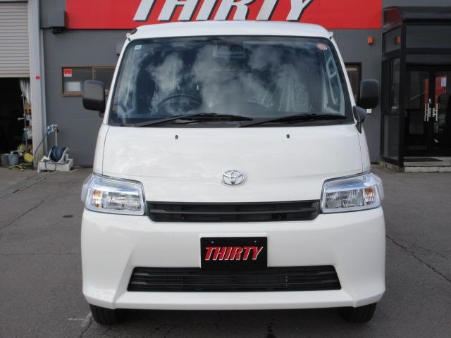 タウンエースバン GL 登録済未使用車 4WD トヨタセーフティセンス センターデフロック クリアランスソナー アイドリングストップ LEDヘッドライト スペアキー 衝突軽減ブレ 横滑り防止(3枚目)