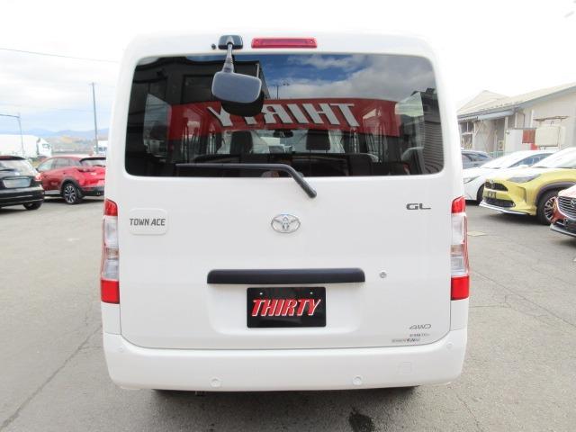 タウンエースバン GL 登録済未使用車 4WD トヨタセーフティセンス センターデフロック クリアランスソナー アイドリングストップ LEDヘッドライト スペアキー 衝突軽減ブレ 横滑り防止(8枚目)
