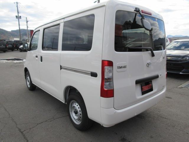 タウンエースバン GL 登録済未使用車 4WD トヨタセーフティセンス センターデフロック クリアランスソナー アイドリングストップ LEDヘッドライト スペアキー 衝突軽減ブレ 横滑り防止(9枚目)