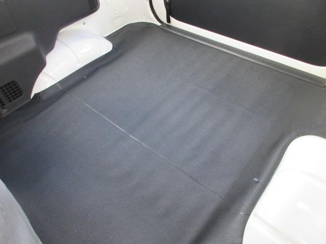 タウンエースバン GL 登録済未使用車 4WD トヨタセーフティセンス センターデフロック クリアランスソナー アイドリングストップ LEDヘッドライト スペアキー 衝突軽減ブレ 横滑り防止(17枚目)