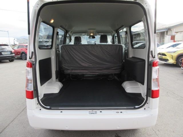 タウンエースバン GL 登録済未使用車 4WD トヨタセーフティセンス センターデフロック クリアランスソナー アイドリングストップ LEDヘッドライト スペアキー 衝突軽減ブレ 横滑り防止(18枚目)