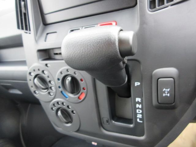 タウンエースバン GL 登録済未使用車 4WD トヨタセーフティセンス センターデフロック クリアランスソナー アイドリングストップ LEDヘッドライト スペアキー 衝突軽減ブレ 横滑り防止(22枚目)