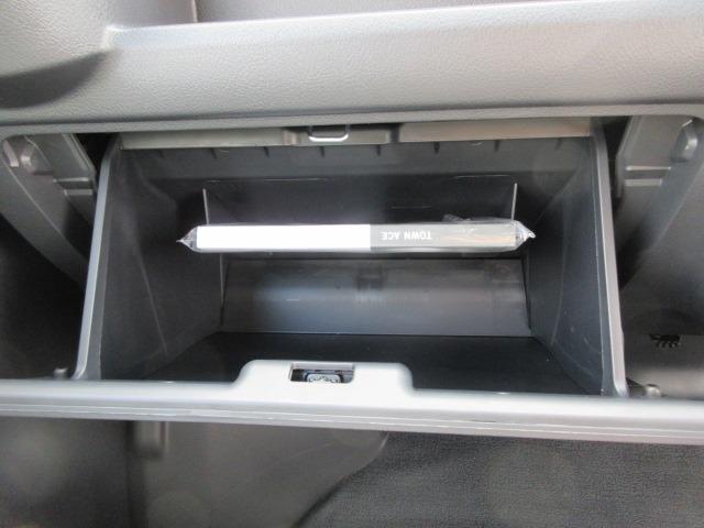 タウンエースバン GL 登録済未使用車 4WD トヨタセーフティセンス センターデフロック クリアランスソナー アイドリングストップ LEDヘッドライト スペアキー 衝突軽減ブレ 横滑り防止(35枚目)