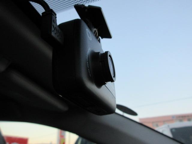 ＩＳ ＩＳ３００ｈ　ユーザー買取車　純正ナビ　Ｂカメラ　ドラレコ　クルーズコントロール　パドルシフト　シートヒーター　ハンドルヒーター　ＥＴＣ　Ｆスポーツ純正１８ＡＷ　ＬＥＤヘッドライト　前側フォグ　ハーフレザーシート（5枚目）