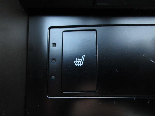 ＩＳ ＩＳ３００ｈ　ユーザー買取車　純正ナビ　Ｂカメラ　ドラレコ　クルーズコントロール　パドルシフト　シートヒーター　ハンドルヒーター　ＥＴＣ　Ｆスポーツ純正１８ＡＷ　ＬＥＤヘッドライト　前側フォグ　ハーフレザーシート（8枚目）