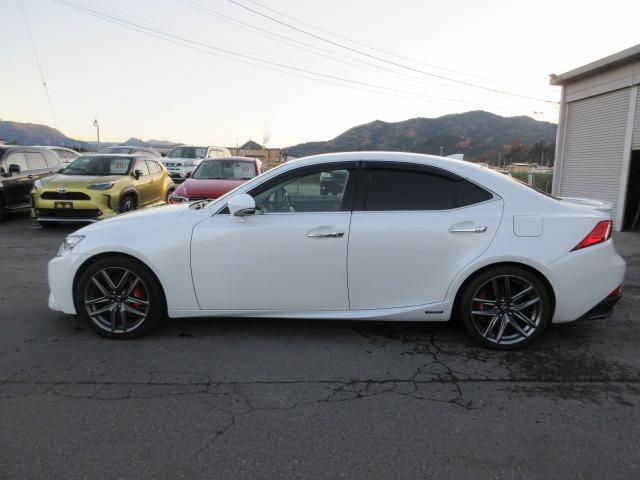 ＩＳ ＩＳ３００ｈ　ユーザー買取車　純正ナビ　Ｂカメラ　ドラレコ　クルーズコントロール　パドルシフト　シートヒーター　ハンドルヒーター　ＥＴＣ　Ｆスポーツ純正１８ＡＷ　ＬＥＤヘッドライト　前側フォグ　ハーフレザーシート（12枚目）