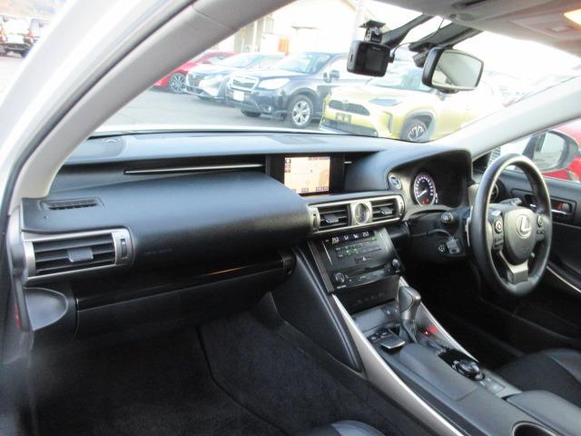 ＩＳ ＩＳ３００ｈ　ユーザー買取車　純正ナビ　Ｂカメラ　ドラレコ　クルーズコントロール　パドルシフト　シートヒーター　ハンドルヒーター　ＥＴＣ　Ｆスポーツ純正１８ＡＷ　ＬＥＤヘッドライト　前側フォグ　ハーフレザーシート（20枚目）