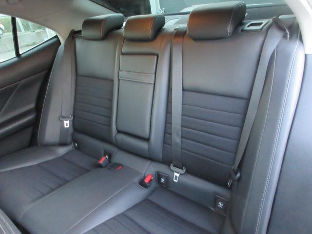 ＩＳ ＩＳ３００ｈ　ユーザー買取車　純正ナビ　Ｂカメラ　ドラレコ　クルーズコントロール　パドルシフト　シートヒーター　ハンドルヒーター　ＥＴＣ　Ｆスポーツ純正１８ＡＷ　ＬＥＤヘッドライト　前側フォグ　ハーフレザーシート（21枚目）