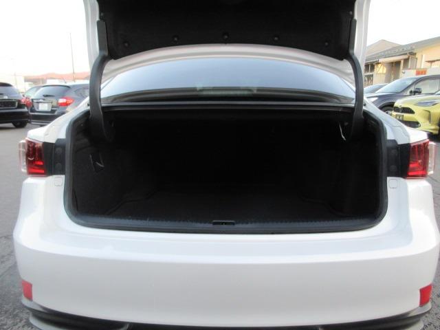 ＩＳ ＩＳ３００ｈ　ユーザー買取車　純正ナビ　Ｂカメラ　ドラレコ　クルーズコントロール　パドルシフト　シートヒーター　ハンドルヒーター　ＥＴＣ　Ｆスポーツ純正１８ＡＷ　ＬＥＤヘッドライト　前側フォグ　ハーフレザーシート（22枚目）