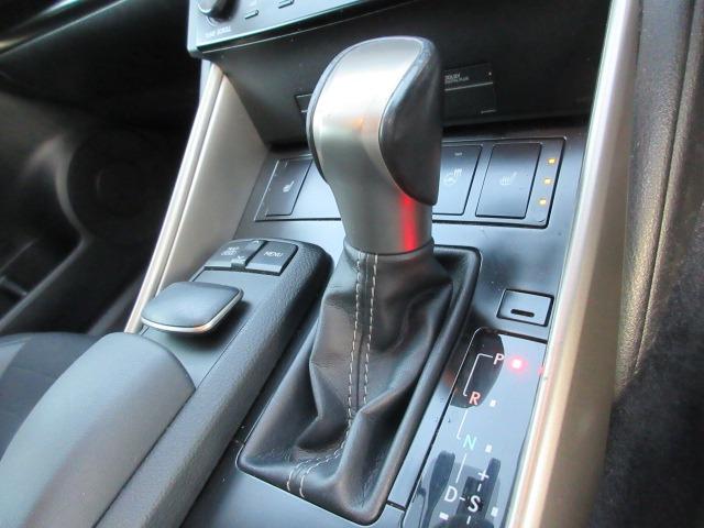 ＩＳ ＩＳ３００ｈ　ユーザー買取車　純正ナビ　Ｂカメラ　ドラレコ　クルーズコントロール　パドルシフト　シートヒーター　ハンドルヒーター　ＥＴＣ　Ｆスポーツ純正１８ＡＷ　ＬＥＤヘッドライト　前側フォグ　ハーフレザーシート（29枚目）