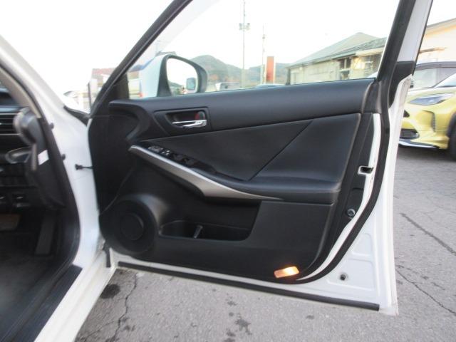 ＩＳ ＩＳ３００ｈ　ユーザー買取車　純正ナビ　Ｂカメラ　ドラレコ　クルーズコントロール　パドルシフト　シートヒーター　ハンドルヒーター　ＥＴＣ　Ｆスポーツ純正１８ＡＷ　ＬＥＤヘッドライト　前側フォグ　ハーフレザーシート（49枚目）