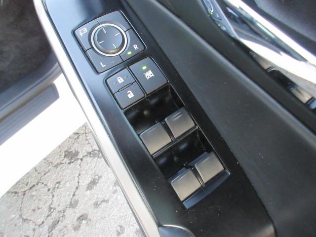 ＩＳ ＩＳ３００ｈ　ユーザー買取車　純正ナビ　Ｂカメラ　ドラレコ　クルーズコントロール　パドルシフト　シートヒーター　ハンドルヒーター　ＥＴＣ　Ｆスポーツ純正１８ＡＷ　ＬＥＤヘッドライト　前側フォグ　ハーフレザーシート（50枚目）