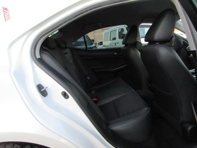 ＩＳ ＩＳ３００ｈ　ユーザー買取車　純正ナビ　Ｂカメラ　ドラレコ　クルーズコントロール　パドルシフト　シートヒーター　ハンドルヒーター　ＥＴＣ　Ｆスポーツ純正１８ＡＷ　ＬＥＤヘッドライト　前側フォグ　ハーフレザーシート（54枚目）