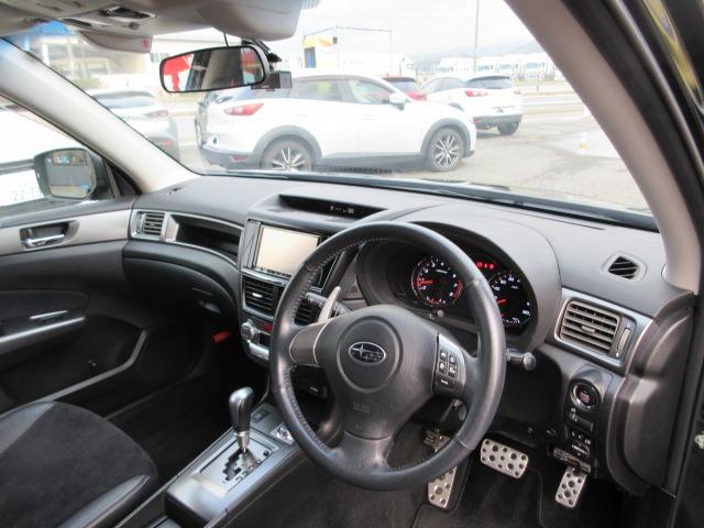 ■全国のお客様からお問合せ、ご購入頂いている為、お陰様で当店はとても在庫の回転が早く、いつでも新鮮な中古車を展示しています。