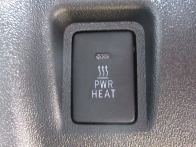 ハイエースバン ロングスーパーGL ダークプライムS 登録済未使用車 4WD 寒冷地仕様 トヨタセーフティセンス パノラミックビュー 両側パワースライド デジタルインナーミラー オートハイビーム 本革巻ステア LEDヘッドライト 前後フォグ Wエアコン(8枚目)