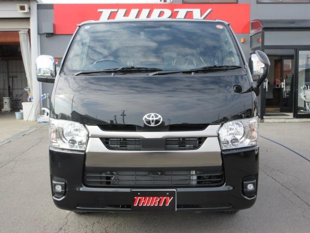 ハイエースバン ロングスーパーGL ダークプライムS 登録済未使用車 4WD 寒冷地仕様 トヨタセーフティセンス パノラミックビュー 両側パワースライド デジタルインナーミラー オートハイビーム 本革巻ステア LEDヘッドライト 前後フォグ Wエアコン(9枚目)